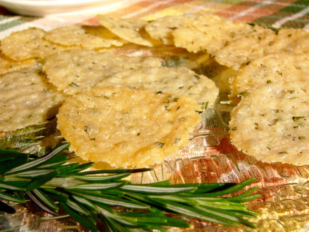 Tuiles au parmesan et romarin