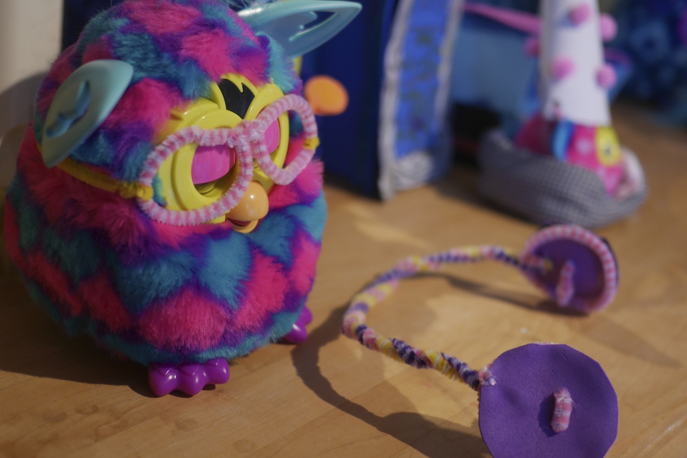 Lunettes et écouteurs pour Furby Boom...