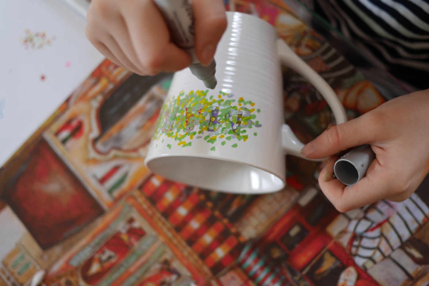 Tasse décorée au Sharpie