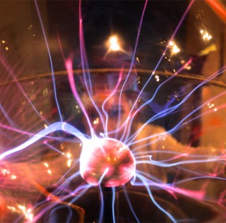 Le plasma globe: un classique des musées de science et toujours un succès! Boston avec les enfants: cinq activités familiales à ne pas rater