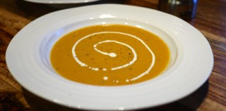 Potage à la patate douce, au poireau et au piment Gorria. Potage à la patate douce et au poireau, relevé au piment Gorria