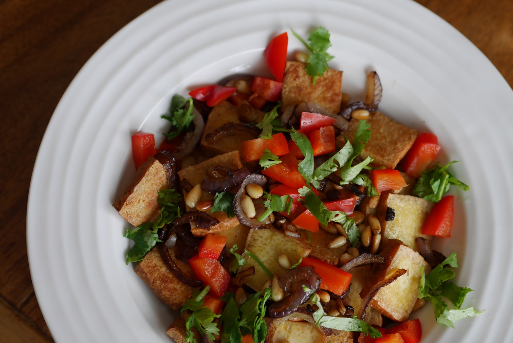 Salade de tofu fumé