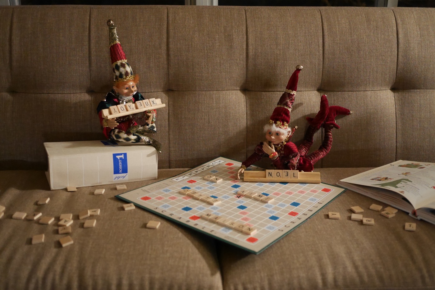 Nous ont-ils vu jouer au Scrabble jour-là? Le soir, ils ont ressorti le jeu, et utilisé les lettres pour laisser un message.