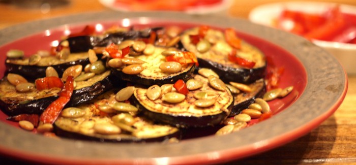 Aubergine grillée aux graines de citrouille et au piment Gorria