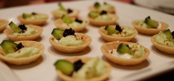 Canapés feta, concombre et perles balsamiques