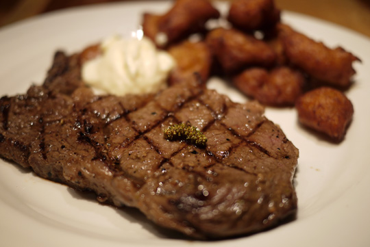 Contre-filet de bison au rhum et aux graines de myrica