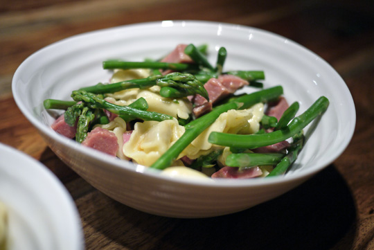 Pâtes carbonara aux asperges et au jambon