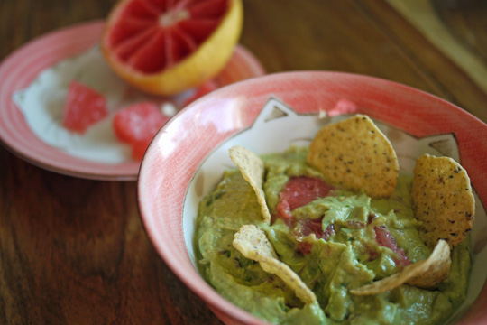 Guacamole «chunky» au pamplemousse rose