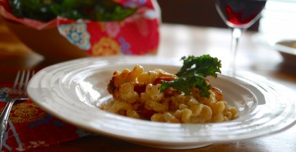 Mac n' cheese et chips de kale