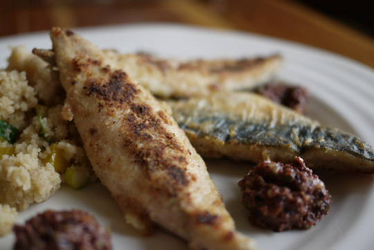 Filets de maquereau et splouches de tapenade