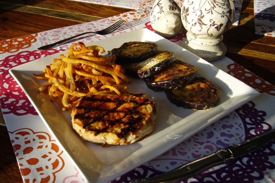 Côtelettes de porc marinées à l’huile de truffe et à l’érable