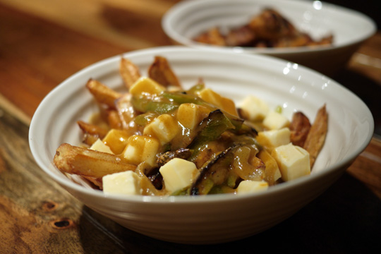 Poutine festive, au poivron et au Saint-Paulin