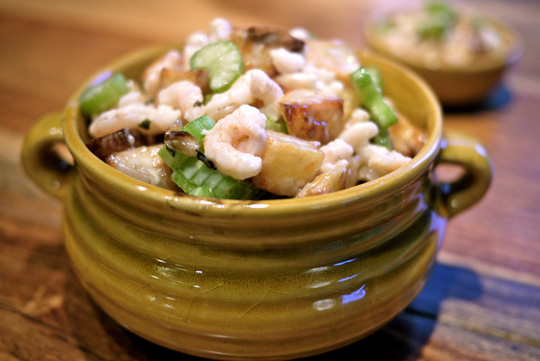 Salade de patates rôties, crevettes nordiques et aïoli à la truffe