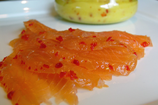 Saumon gravlax au piment de Sainte-Béatrix