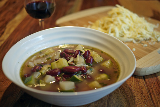 Soupe aux courgettes et aux haricots pour un lundi légumineux