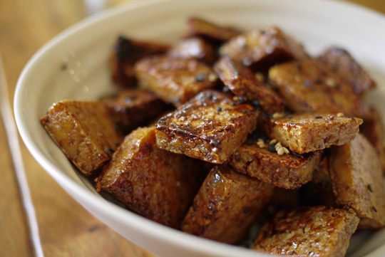 Tofu caramélisé à l’érable